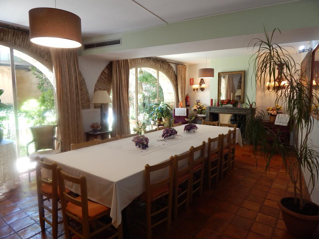 Hotel De La Font 2*