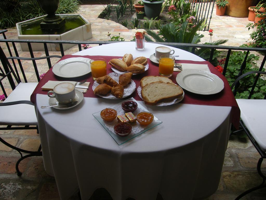 Hotel De La Font 2*